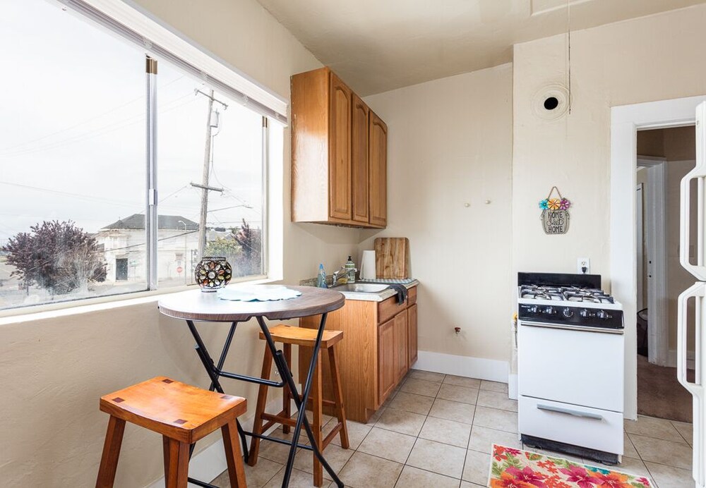 Elegant and Spacious West Oakland Flat Near Bart! Oakland Vrbo