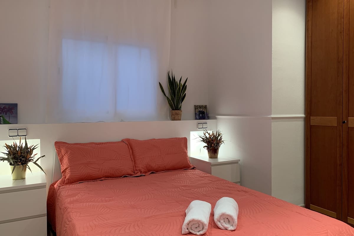 Double Room With Private Bathroom Near Sagrada Familia Barcellona Spagna Expedia It