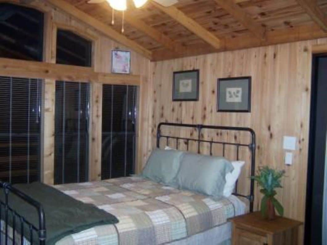 R&R IN A COZY SECLUDED CABIN! in Fresno, United States