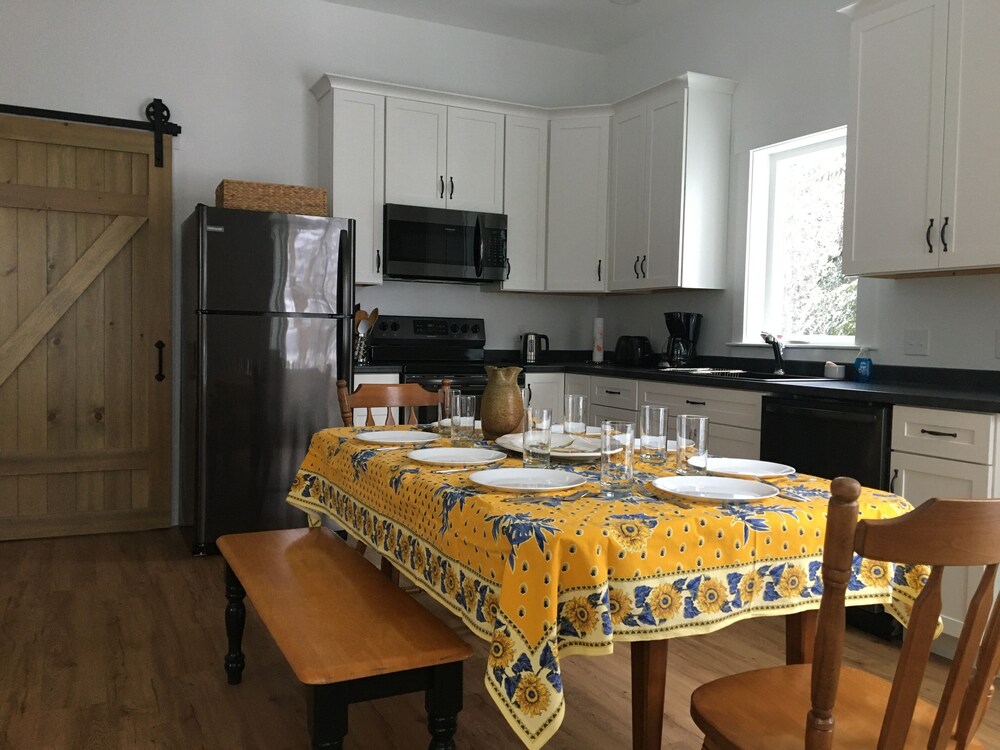 Peaceful, familyfriendly Maine getaway at newly built scenic lakefront