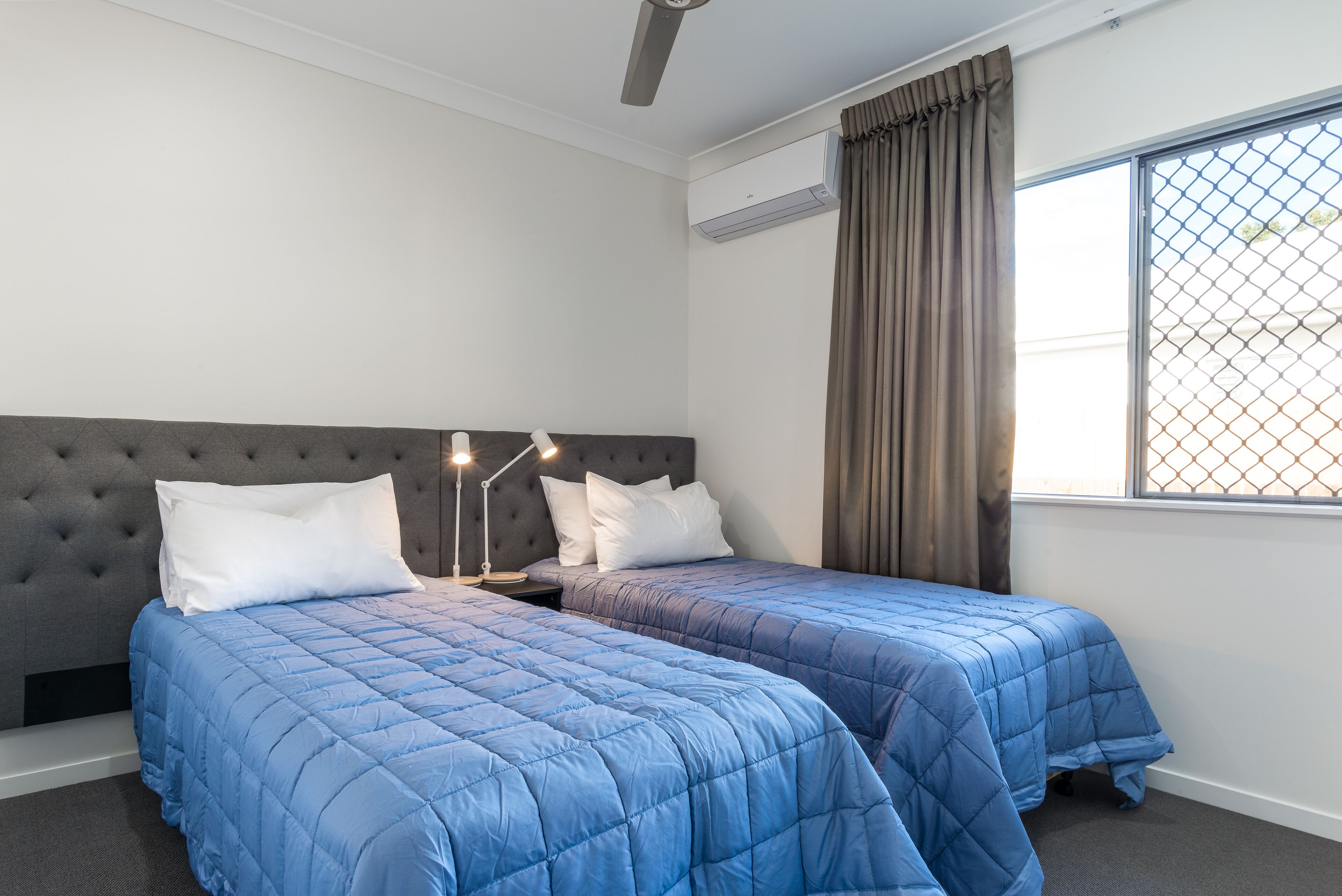 New Lakeside Villa at Blue Lagoon, Trinity Beach With Tennis Court and Lap Pool