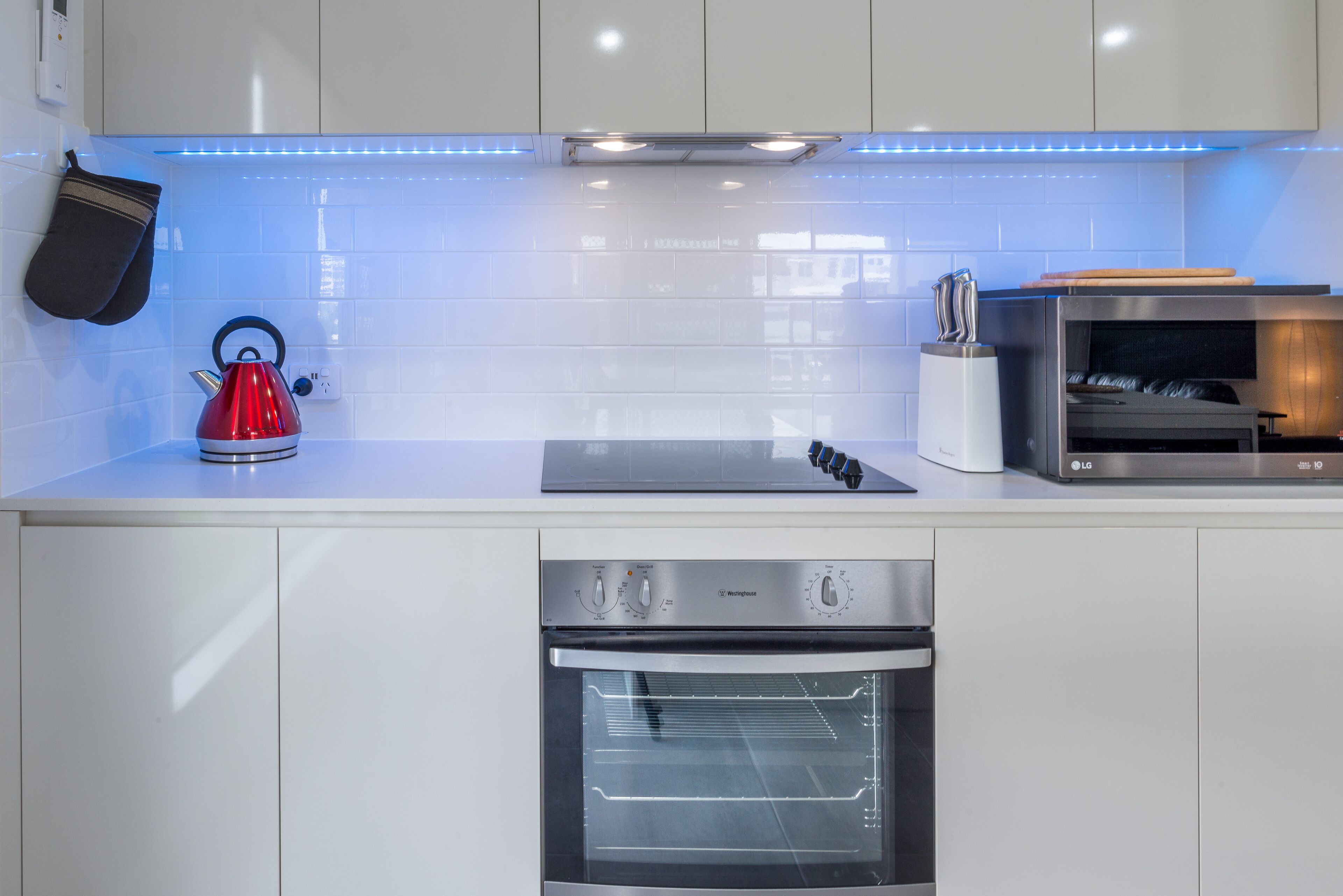 New Lakeside Villa at Blue Lagoon, Trinity Beach With Tennis Court and Lap Pool