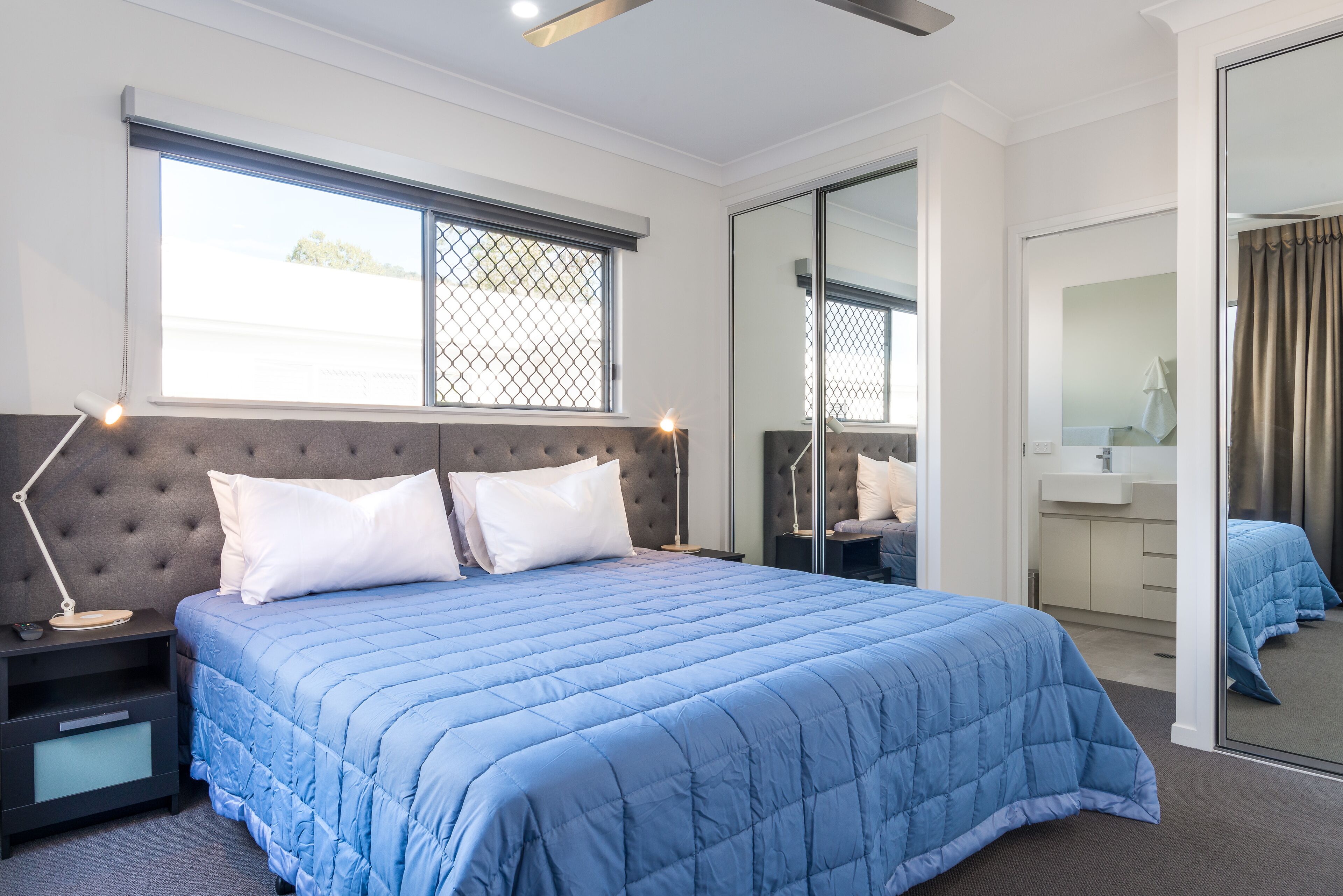 New Lakeside Villa at Blue Lagoon, Trinity Beach With Tennis Court and Lap Pool