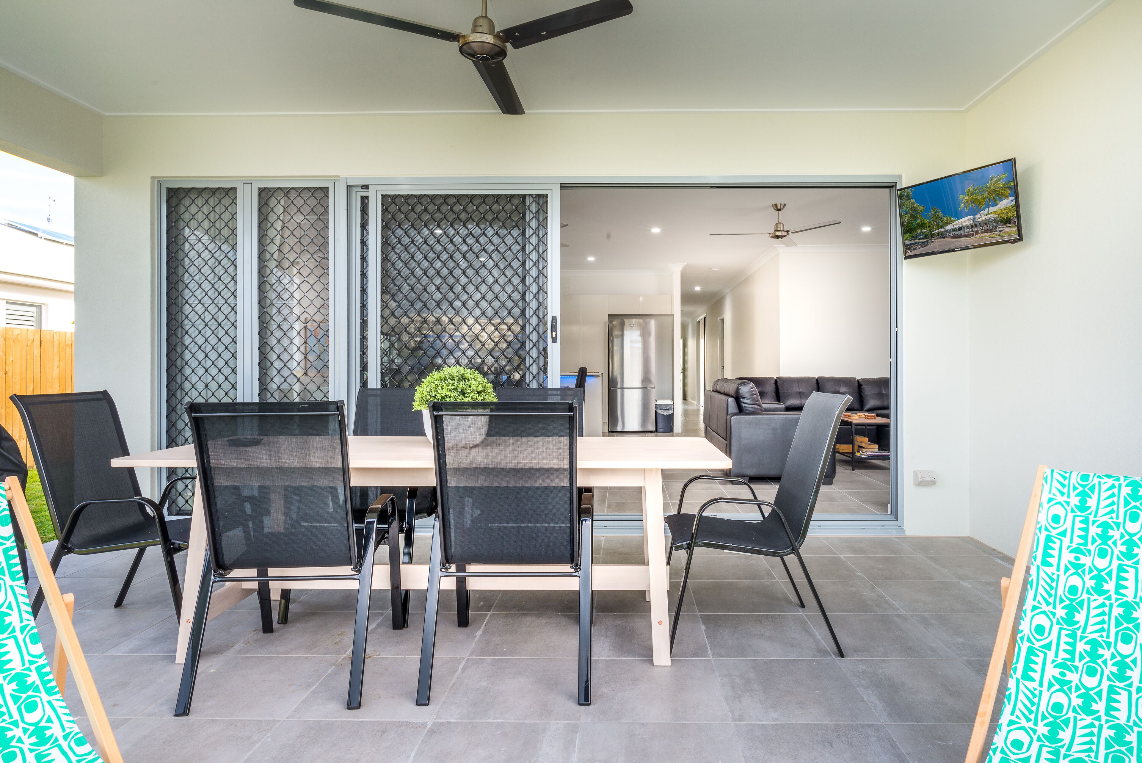 New Lakeside Villa at Blue Lagoon, Trinity Beach With Tennis Court and Lap Pool