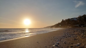 Beach nearby, beach massages, beach yoga, 10 beach bars