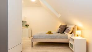 Hypo-allergenic bedding, free cribs/infant beds, free WiFi, linens