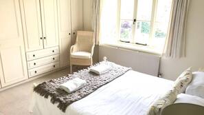 4 bedrooms, iron/ironing board, free cots/infant beds, linens