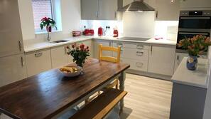 Oven, dishwasher, coffee/tea maker, cookware/dishes/utensils