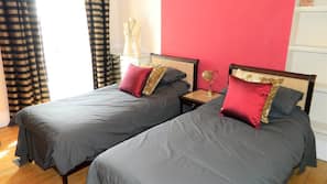 3 bedrooms, iron/ironing board, linens