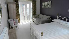3 bedrooms, iron/ironing board, linens