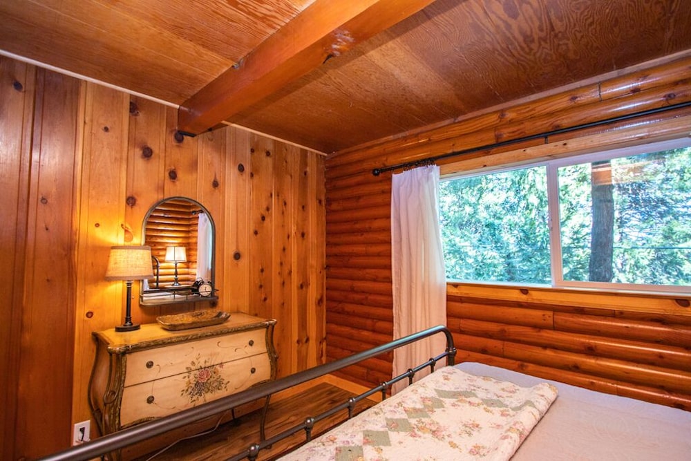 King Bed, EV Plug, Pet Friendly, AC, Renovated Deals & Reviews (Mi