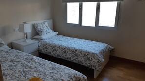 3 chambres, fer et planche à repasser, accès Internet