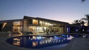 Piscine extérieure
