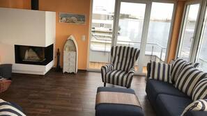 Flachbildfernseher, Kamin, DVD-Player