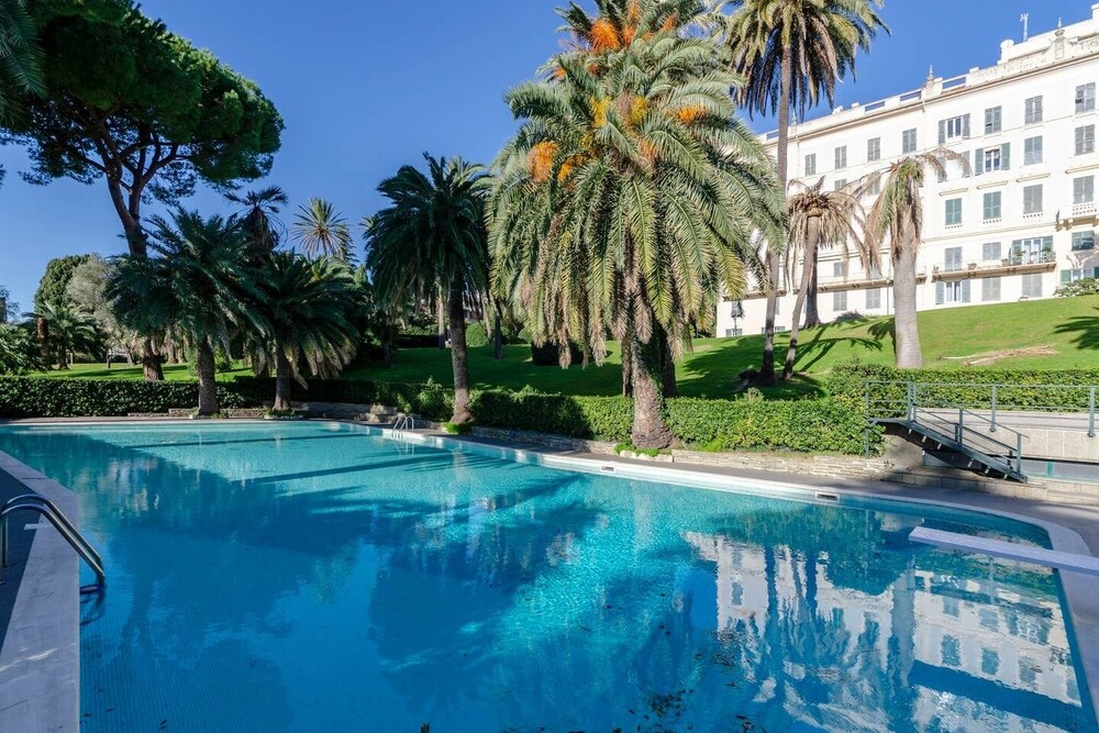 Altido Lovely Apt with Communal Pool in Nervi