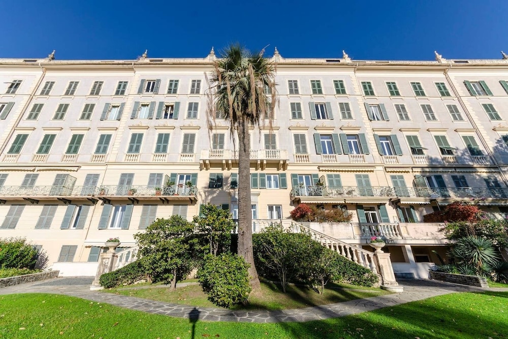 Altido Lovely Apt with Communal Pool in Nervi