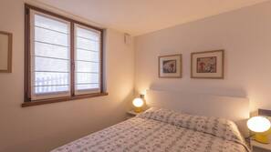 1 chambre, fer et planche à repasser, draps fournis