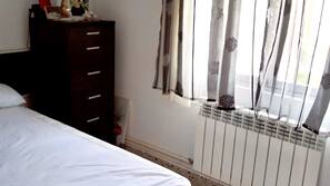 4 bedrooms, iron/ironing board, free WiFi