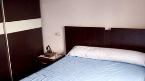 4 bedrooms, iron/ironing board, free WiFi
