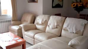 4 bedrooms, iron/ironing board, free WiFi