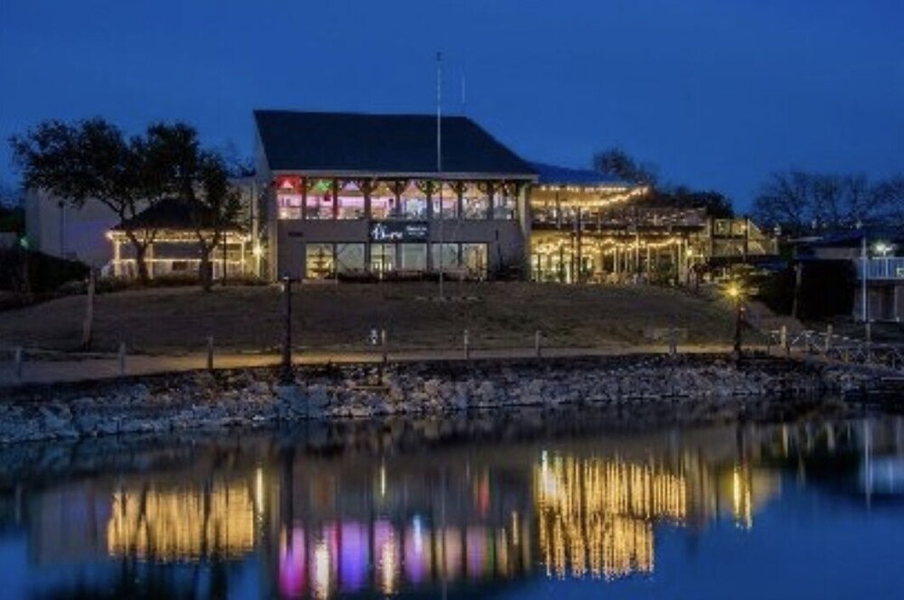 On Beautiful Lake Ray Hubbard In Rockwall 1 Bedroom Condo Deals