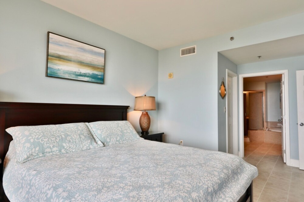 Be my guest at Laketown Wharf Beach Resort 1522 with beautiful Gulf Views