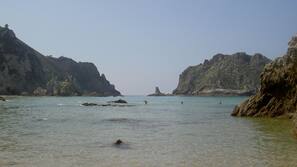 Beach nearby, white sand, beach shuttle, 2 beach bars