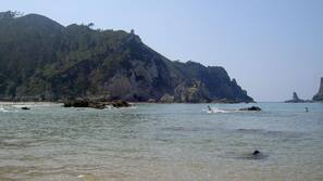 Beach nearby, white sand, beach shuttle, 2 beach bars