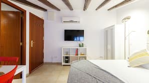 1 bedroom, bed sheets