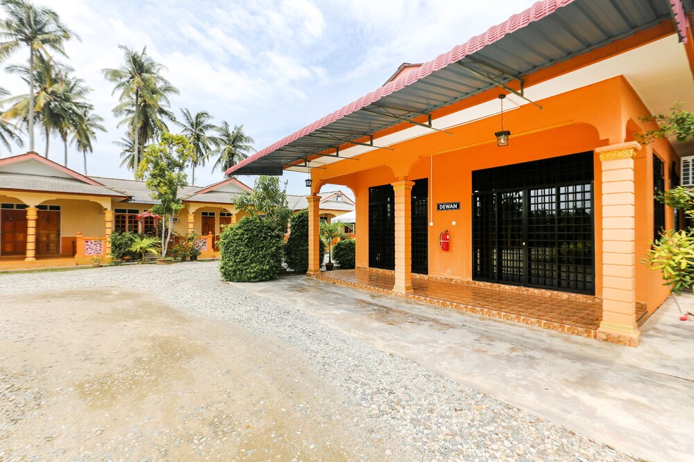 Oyo 89887 Chalet Yunie In Kuala Terengganu Malaysia Top Rated Online