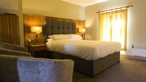 Cortinas opacas, tabla de planchar con plancha, wifi gratis