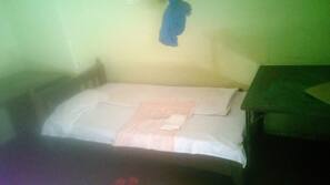 Bureau, rideaux occultants, Wi-Fi gratuit, draps fournis