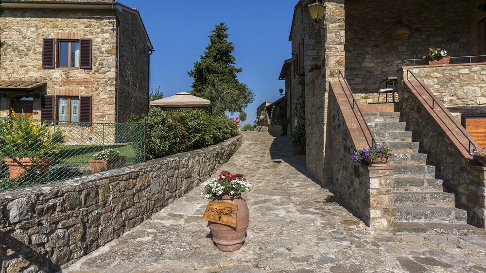 Il Portico Della Rocca