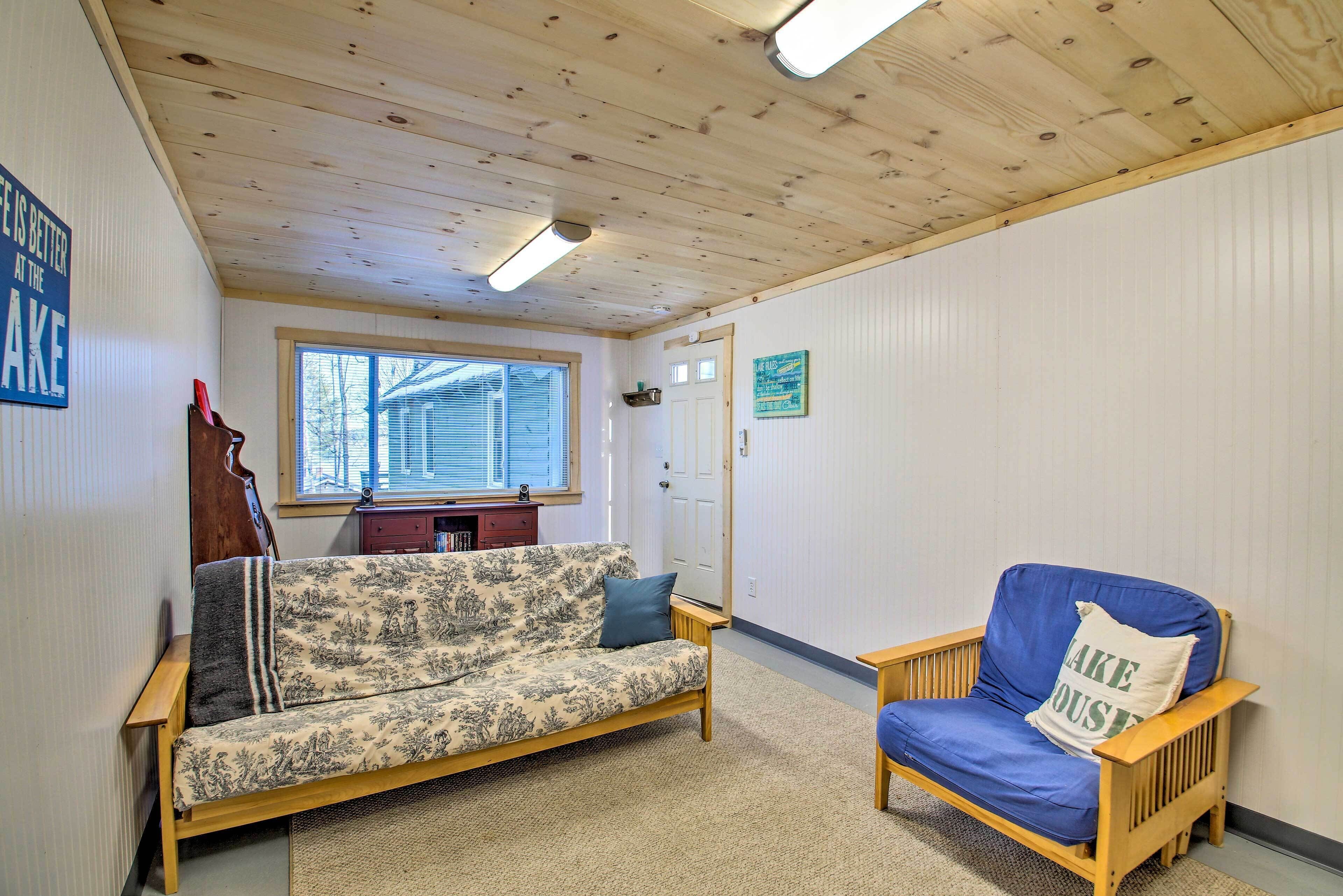 新着 トンプソン湖のキャスコキャビン ファイヤーピット デッキ 口コミ 部屋写真 料金 お得情報 エクスペディア