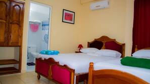 Minibar, iron/ironing board, linens