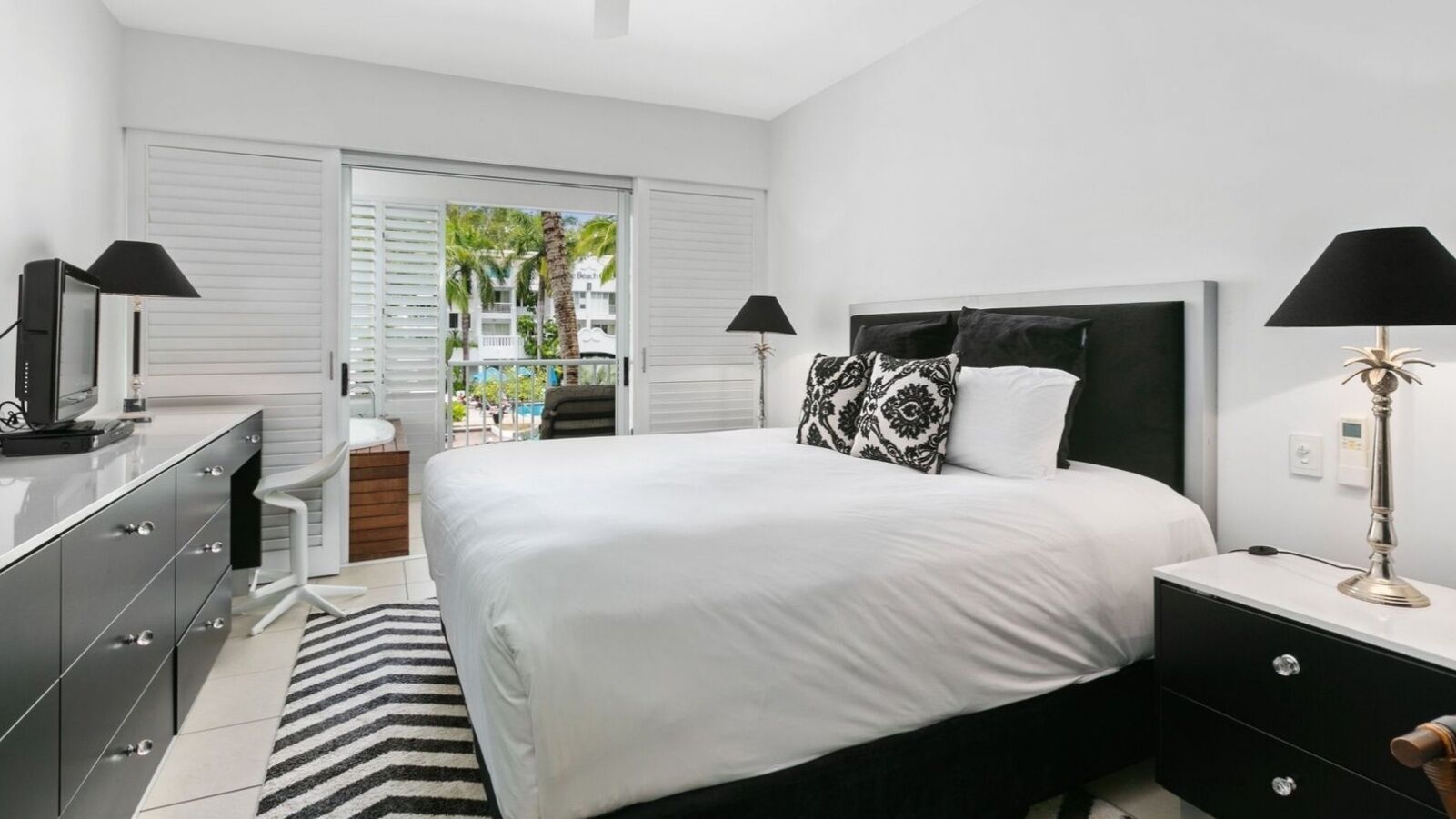 The Escape Luxury Apartment Peppers Beach Club Palm Cove