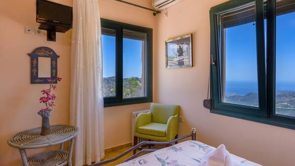 2 bedrooms, in-room safe, iron/ironing board, WiFi