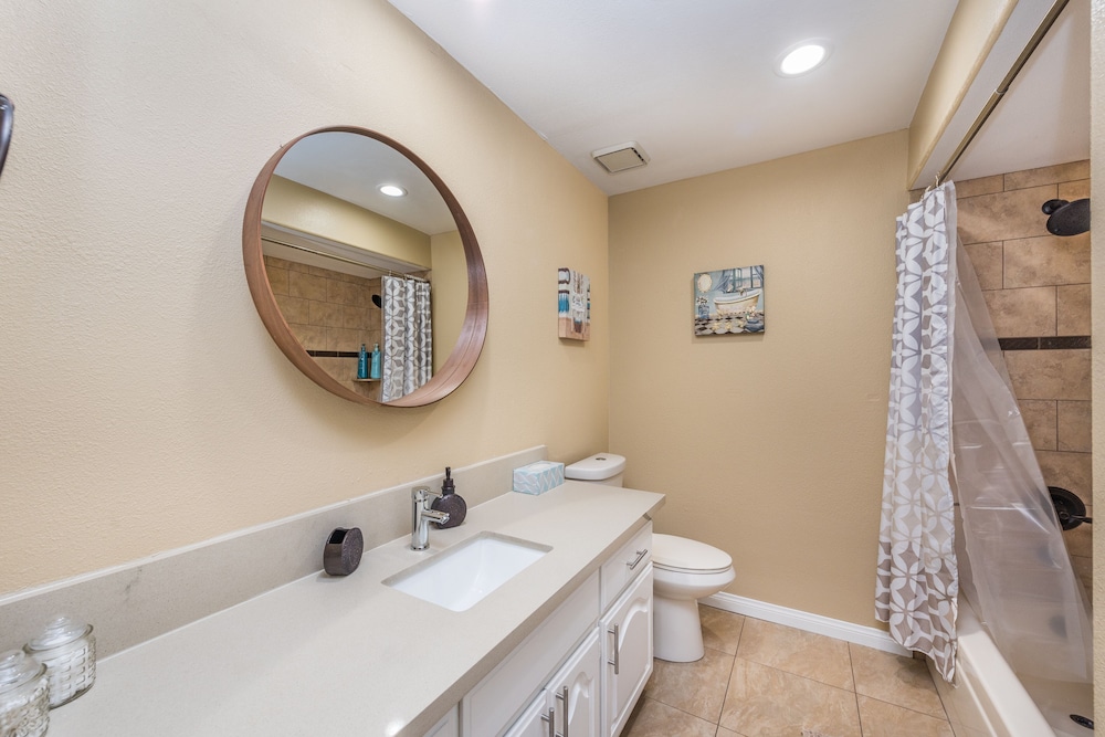 Beautiful spacious home, up to 10 guests welcome!