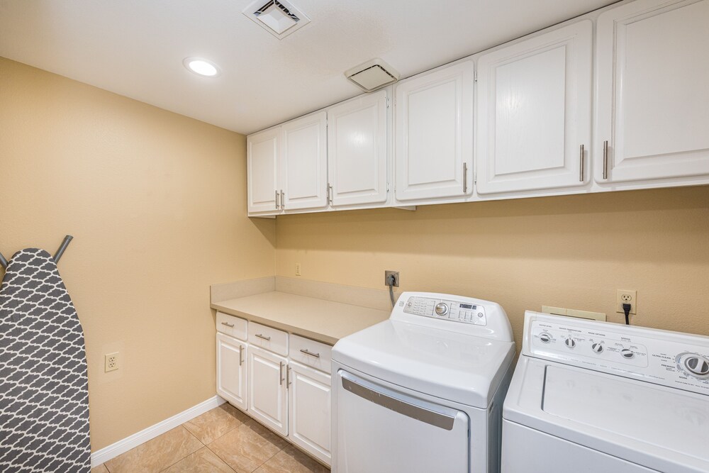 Beautiful spacious home, up to 10 guests welcome!