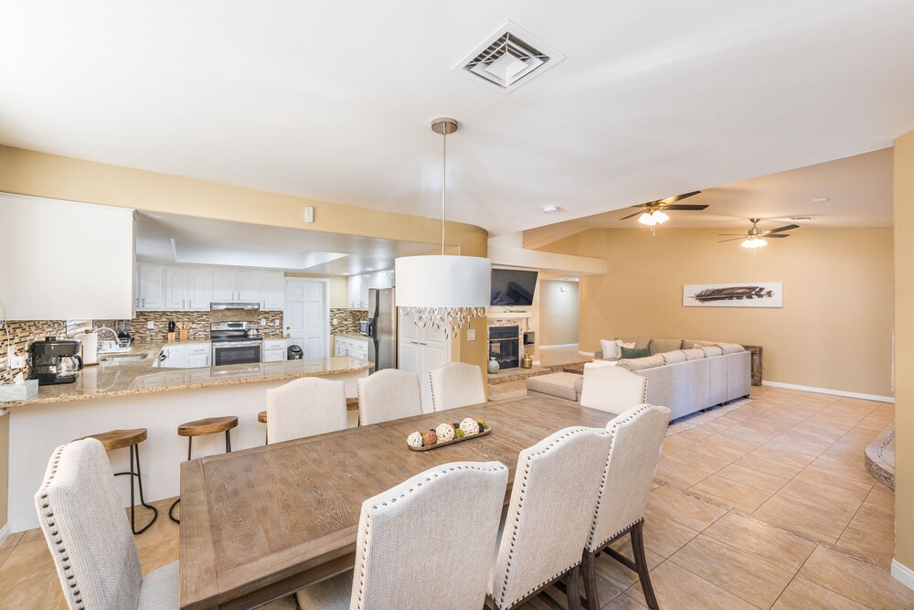 Beautiful spacious home, up to 10 guests welcome!