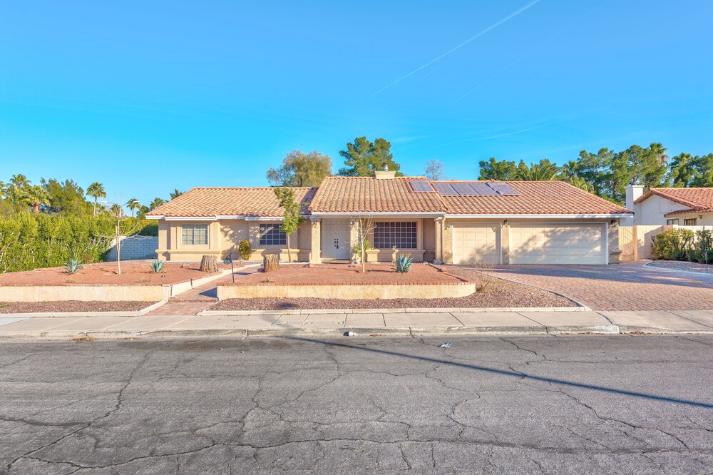 Beautiful spacious home, up to 10 guests welcome!