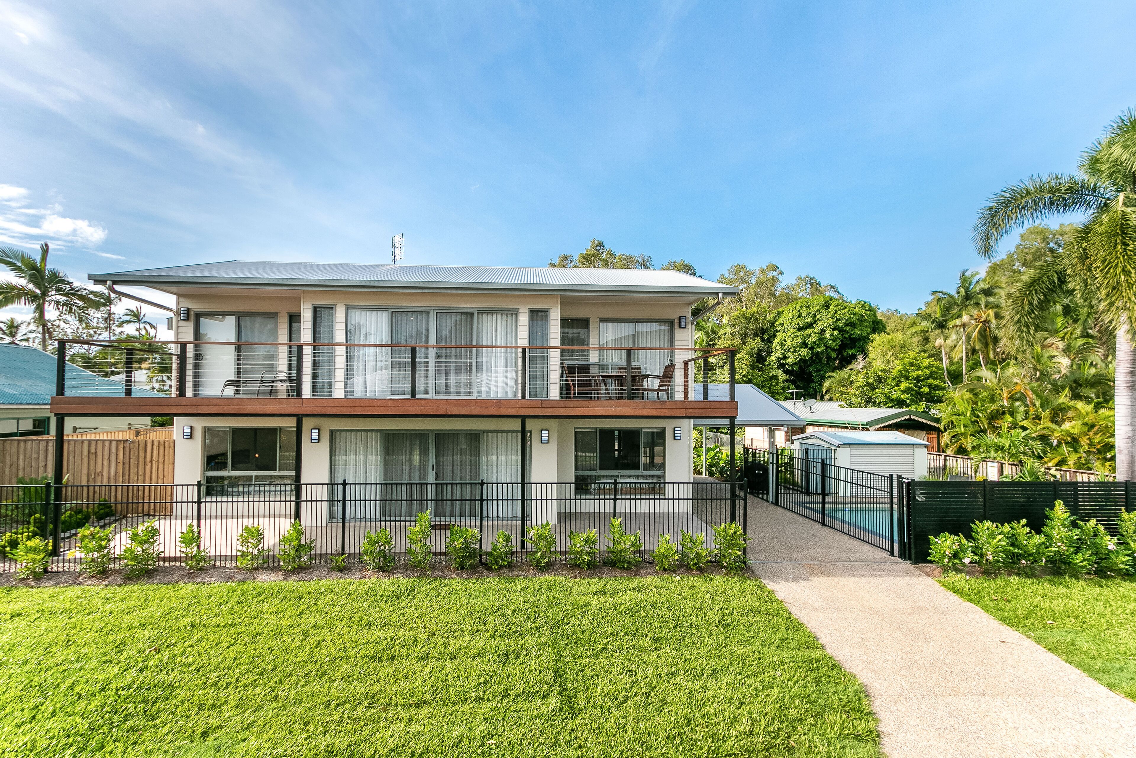 Tropical Beachside Oasis Clifton Beach