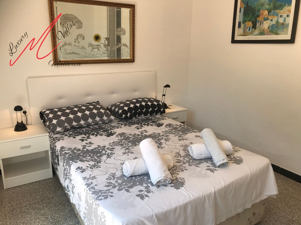 VILLA NEVADA WITH PRIVATE POOL CLOSE TO AMENITIES & BEACH NO NEED FOR A