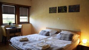 In-room safe, desk, blackout drapes, free cribs/infant beds