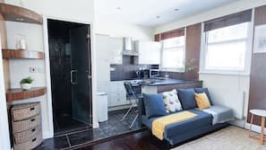 1 bedroom, iron/ironing board, linens