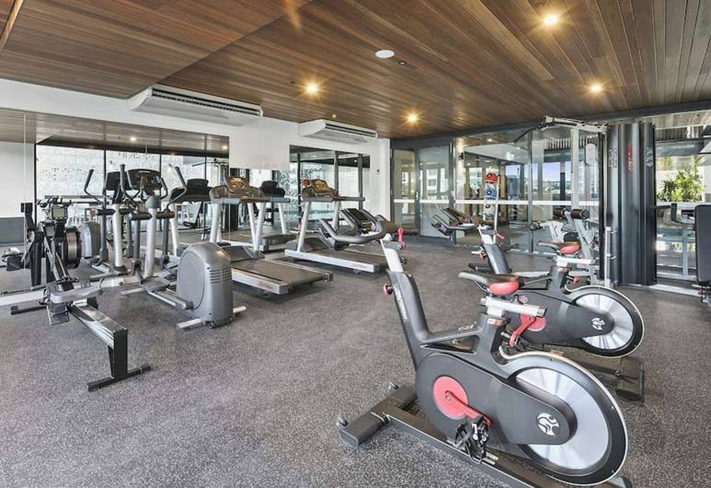 Vintage and Cozy APT in Southbank Free Parking