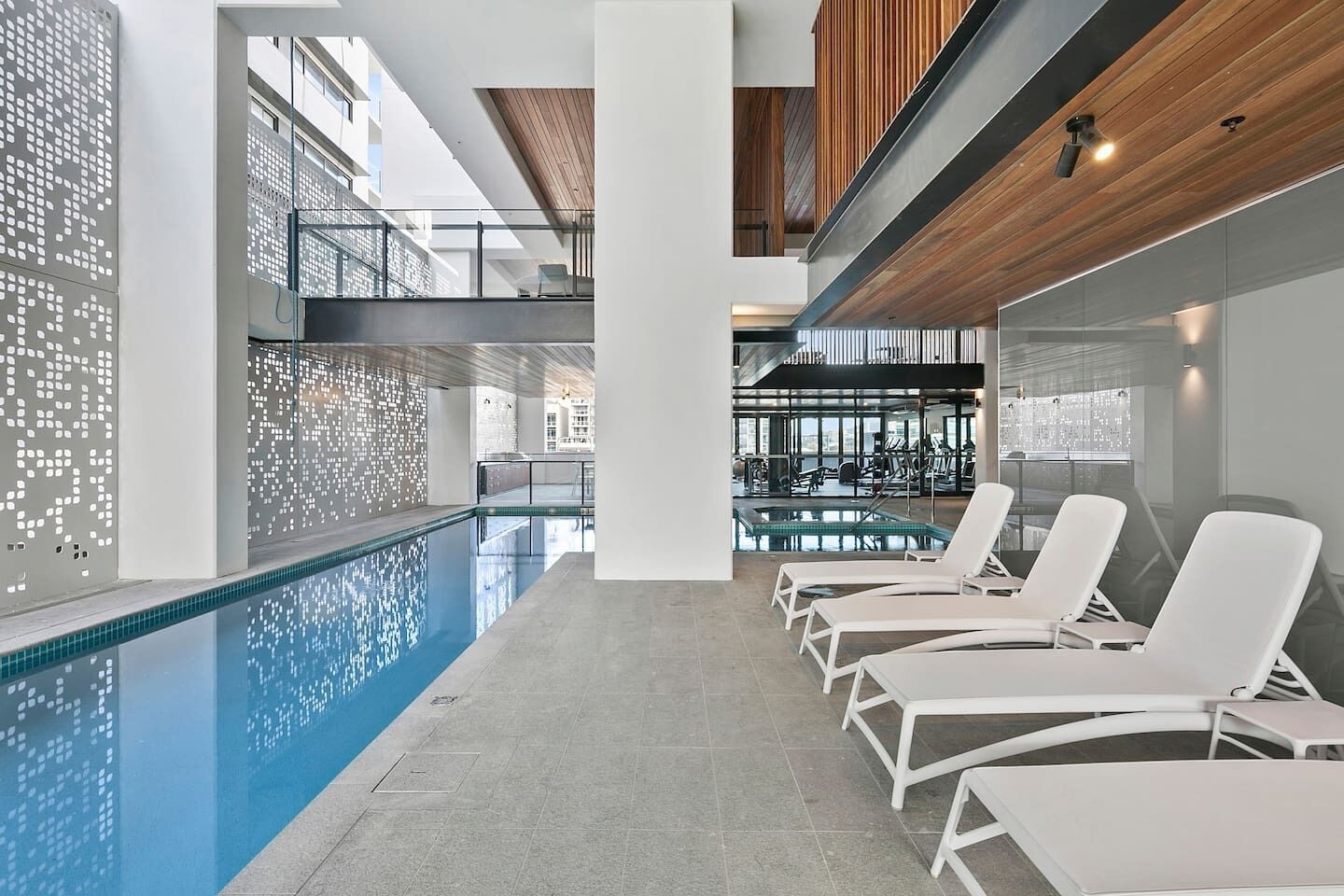 Vintage and Cozy APT in Southbank Free Parking