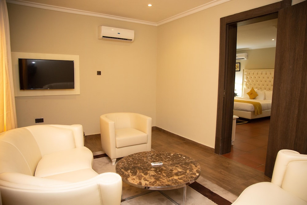 Oak Haven Hotel and Suites Reviews, Photos & Rates