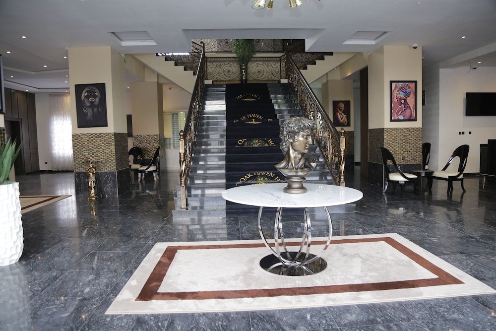 Oak Haven Hotel and Suites Reviews, Photos & Rates