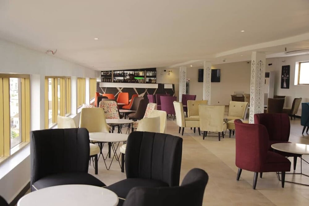 Oak Haven Hotel and Suites Reviews, Photos & Rates